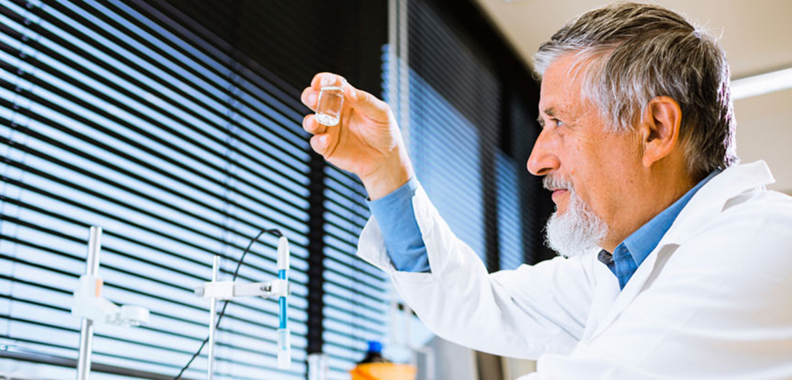 Scientists study. Applying Science picture. Scientists studying the Sun.